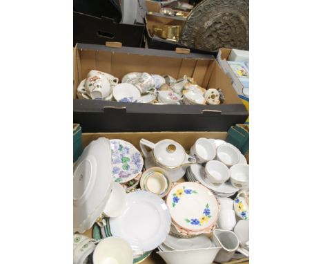 TWO TRAYS OF ASSORTED CHINA AND CERAMICS TO INCLUDE ROYAL WORCESTER EVESHAM 