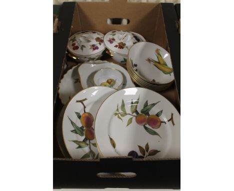 A TRAY OF ROYAL WORCESTER EVESHAM TEA AND DINNER WARE 