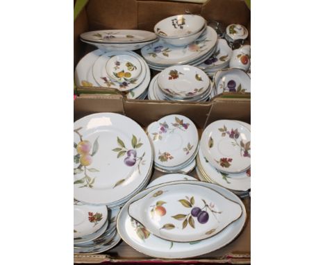 TWO TRAYS OF MAINLY ROYAL WORCESTER EVESHAM TEA AND DINNER WARE 