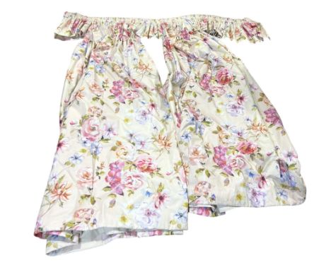 A PAIR OF JANE CHURCHILL MAYFLOWER FLORAL CHINTZ CURTAINS WITH PELMET240cm x 175cm