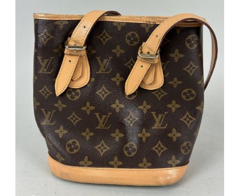 A LOUIS VUITTON VINTAGE NOÉ MONOGRAM BAGc. 1980s 23 x 22 cm