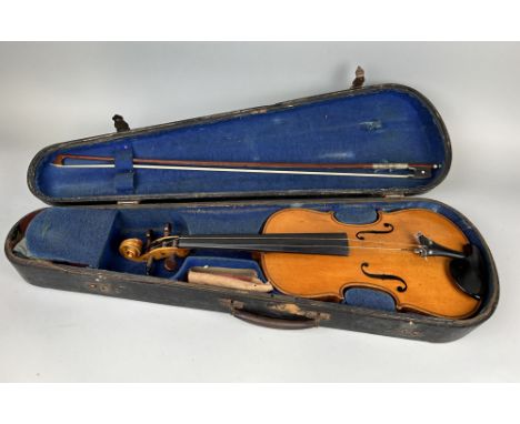 AN ANTIQUE VIOLIN AND BOW IN CASE