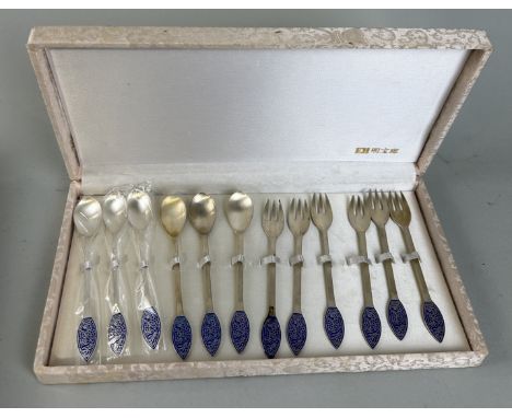 A SET OF SILVER AND ENAMEL SPOONS WITH CASEWeight: 280gms