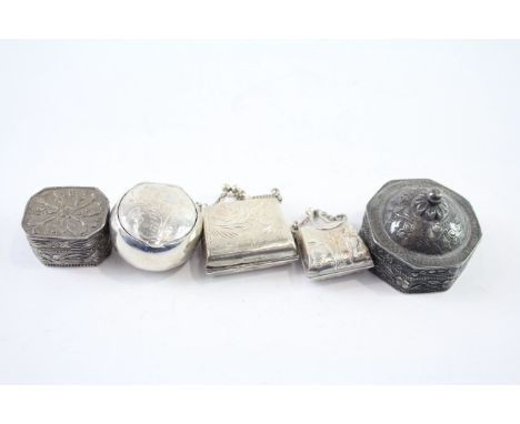 FIVE .800 AND .925 STERLING SILVER PILL OR TRINKET BOXESWeight: 65gms