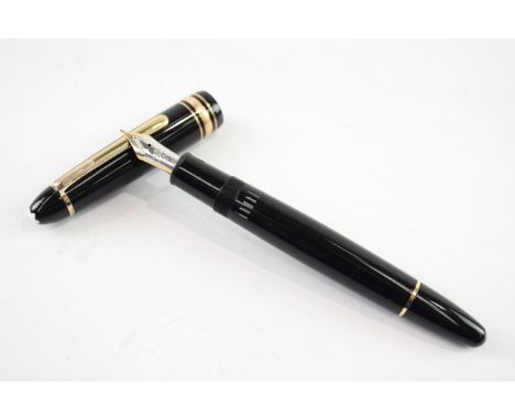 A MONTBLANC FOUNTAIN PEN MEISTERSTICK 14CT WHITE GOLD NIB WITH BLACK CASING