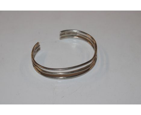A 1990 Sterling silver torque bangle, approx. 17gms 