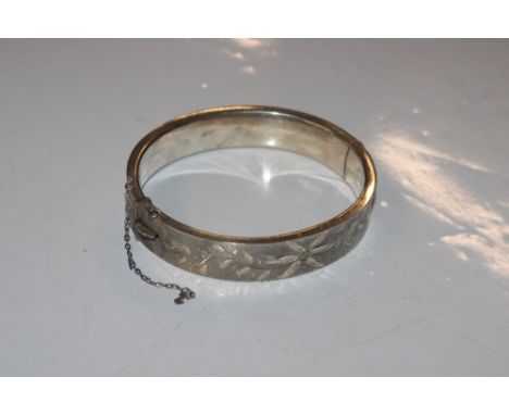 A Joseph Smith &amp; Sons Birmingham hinged bangle 