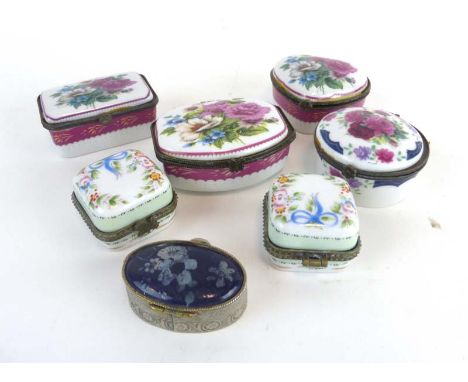 A group of seven modern porcelain patch boxes (7)