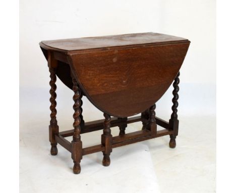 Early 20th Century oak gateleg table on barley twist supports, 89cm x 40cm (closed) - 113cm (open) x 71cm high  