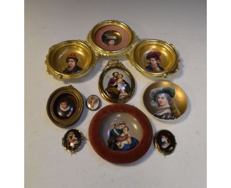 Group of porcelain painted miniatures to include; a set of three dishes, a fourth similar, ceramic brooches to include two of