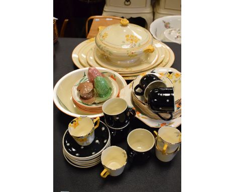 Group of Art Deco-style table wares to include Crown Ducal Rd No780960, Alfred Meakin Harmony, etc  