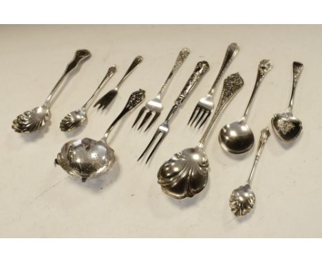 Assorted silver flatware and table silver to include sifting spoon, serving spoon, shell bowl spoons etc, 8.9toz gross approx