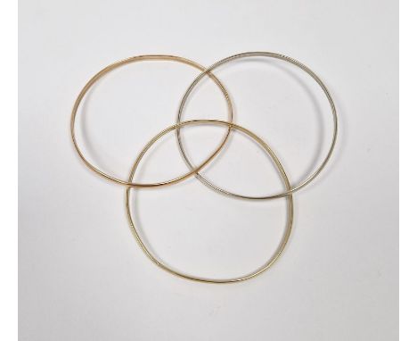 18ct three-colour gold Russian-style wedding bangle, 20g approx.&nbsp;