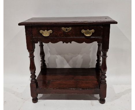 Antique oak side table with single drawer, brass handles, on turned supports and under-shelf. H. 58cm, W. 61cm, D. 30cmCondit