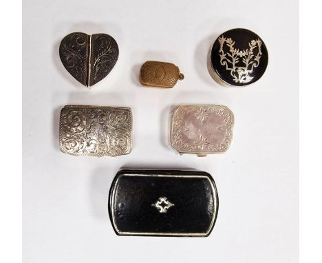 Early 20th century silver vesta case&nbsp;with engraved decoration and initialled 'CH', Birmingham 1905, 0.4ozt, 14g, two sil