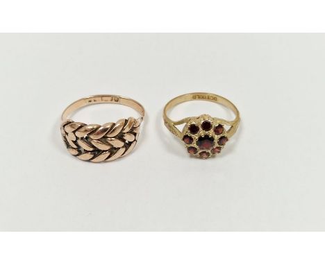 9ct gold and garnet cluster ring and a 9ct gold plaited keeper ring, 4.9g (worn) (2)&nbsp;