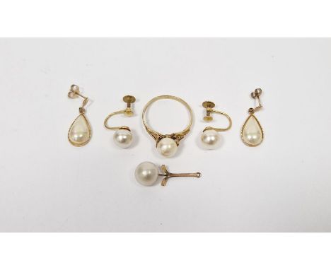 9ct gold and pearl set ring, a pair of matching twist clip-on earrings, another pair of earrings&nbsp;and a broken pendant (4