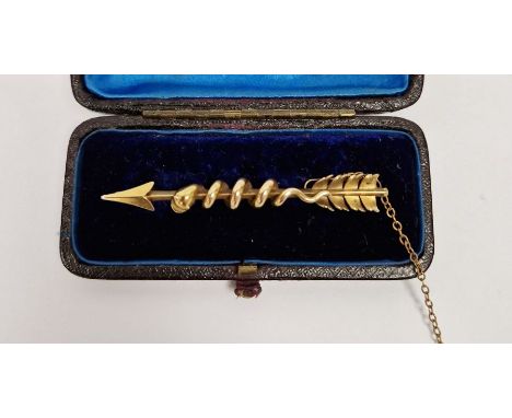 9ct gold bar arrow brooch with relief serpent,&nbsp;(unmarked) in fitted box, 7g approx.&nbsp;Condition ReportLight surface s