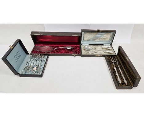 Set of six Dutch silver forks with pierced floral handles, in Marten Pekelsna fitted box, 83.5g, 2.5ozt approx., a cased matc