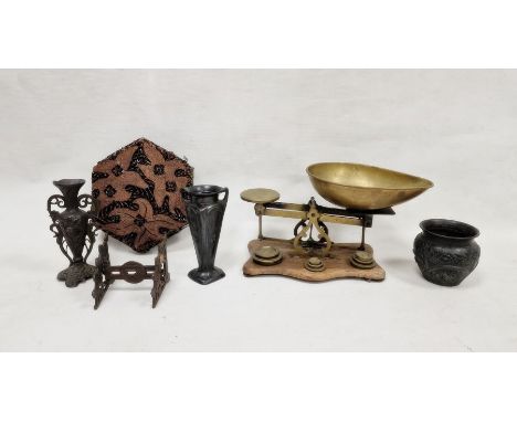 Assorted collectables&nbsp;to include a set of weighing scales with brass weights, two metal posy vases, etc (one box)&nbsp;