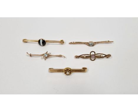 Two 9ct gold bar brooches set with aquamarines, a 9ct gold amethyst and seed pearl bar brooch, 9ct gold agate bar brooch and 