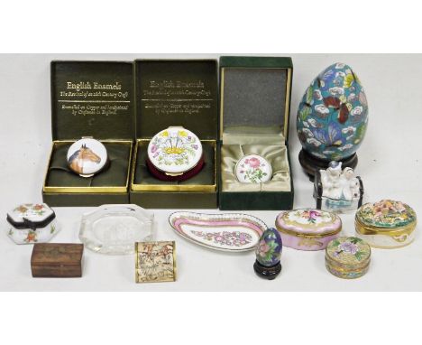 Assortment of collectables&nbsp;comprising mostly lidded boxes, to include two lidded enamel pots by English Enamels, both in