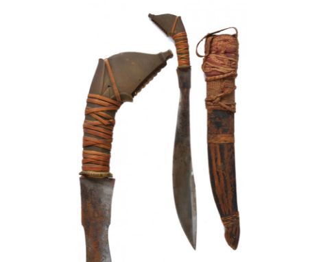 dating: First half of the 20th Century provenance: Sumatra, Heavy, single-edged blade, with narrow base and engraved back. Br