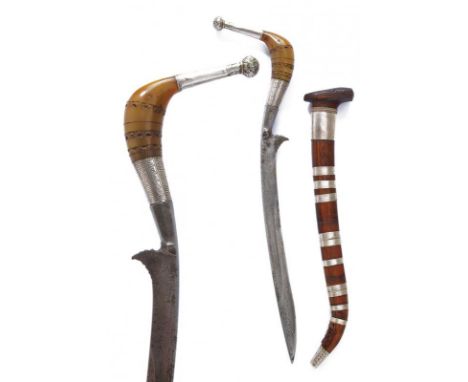 dating: first quarter of the 20th Century provenance: Sumatra, Slightly curved, single-edged blade with chiselled base. Horn 