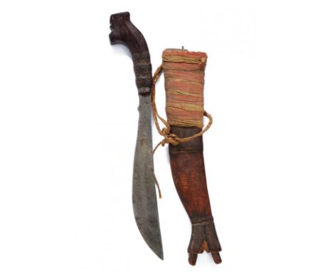 dating: End of 19th beginning of 20th Century provenance: Mindanao, Curved-edged blade with narrow base and small lug. Wooden