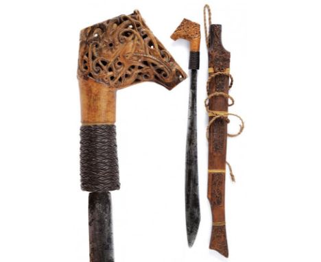 dating: circa 1900 provenance: Kalimantan, Single-edged blade of typical shape. Bone grip, richly pierced and embossed, base 