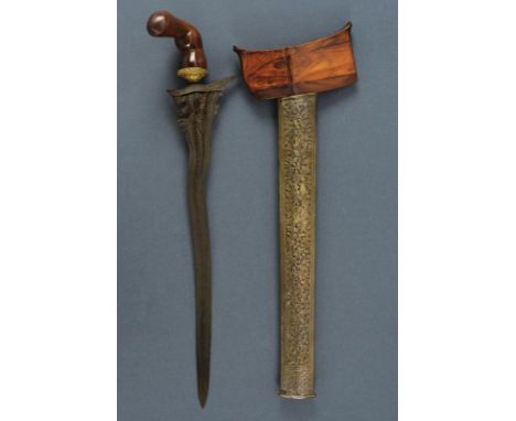 dating: First half of the 20th Century provenance: Sulawesi, Undulated double-edged blade, in pamor, base with chiselled and 