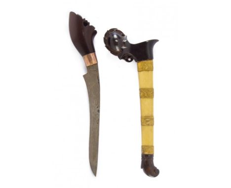 dating: 20th Century provenance: Sumatra, Single-edged blade, in pamor. Horn grip, embossed, with gold-color, metal ring-nut.