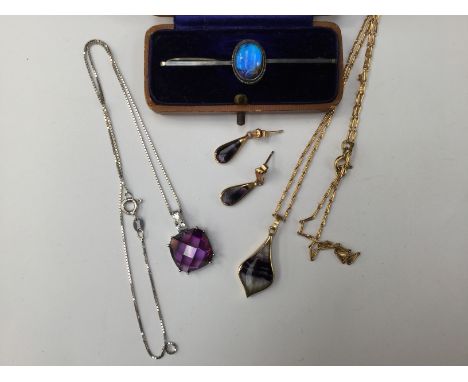 A 9ct gold marked Blue John pendant on a 9ct hayseed chain and pair of earrings, with a combined gross weight of approx 7.7gm