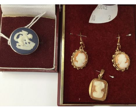  9ct gold shell cameo earrings and pendant set, together with a silver Wedgwood cameo ring