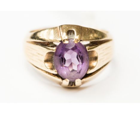A gentlemen's 9ct gold amethyst single stone dress ring 'Q½', with a total gross weight is 7.4 grams approx 