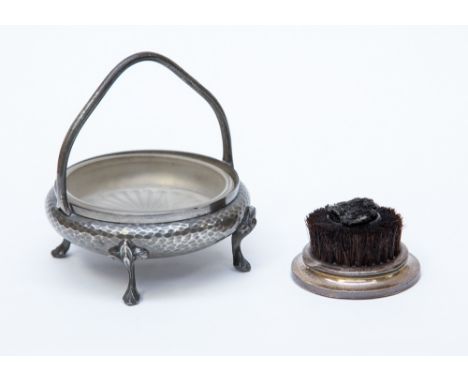 A Birmingham 1906 pen nib cleaner; together with a planished pewter butter dish and handle (2) 
