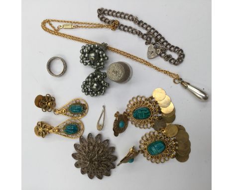 A collection of costume jewellery to include a silver charm bracelet and filigree brooch (af) Egyptian gilt metal scarab earr