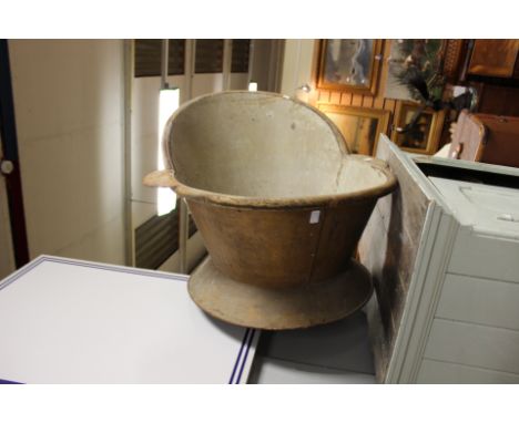A cast iron vintage tub bath, early 20th Century