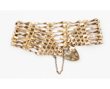A 9ct gold gate bracelet, approx 25mm wide, weight 15.8 grams approx 