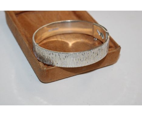 A vintage solid Sterling silver bark finish bangle,33.5gms 