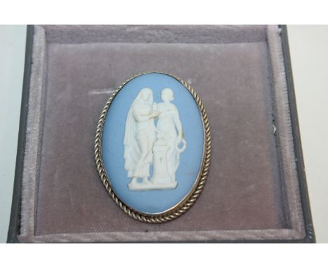 Approx. 52mm x 36mm 1959 Sterling silver mounted Wedgwood jasperware brooch