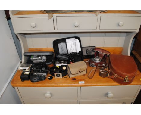 A Bolex vintage cine camera, an Arette Super P camera, various modern cameras etc.