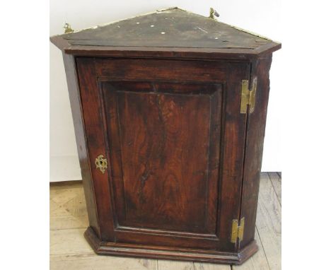 Small Geo. III oak corner cupboard, fielded panel door with brass H hinges enclosing two shelves, with painted interior, W51c