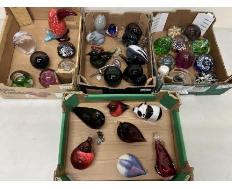 Large collection of late 20th century collectable glass, predominantly paperweights, incl. Wedgwood animals, Caithness, etc. 