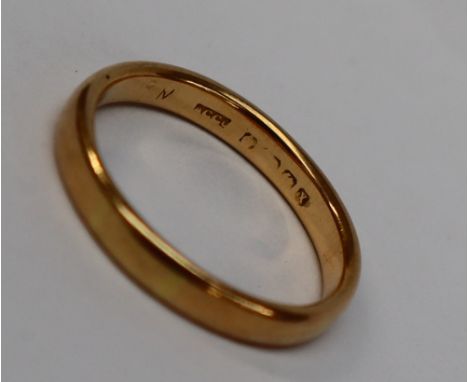 A yellow gold wedding band, hallmarks rubbed, size R 1/2, approximately 5 grams