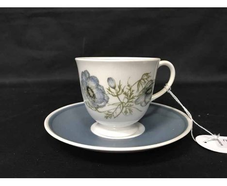 SUSIE COOPER TEA SERVICEalong with a Paragon part tea service 
