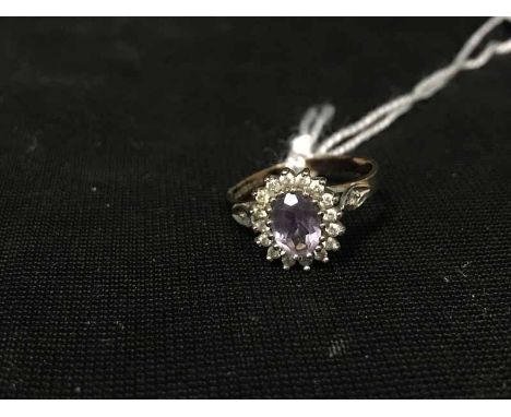 NINE CARAT GOLD GEM SET CLUSTER RINGsize K, 2g