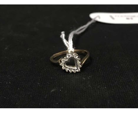 NINE CARAT GOLD RINGsize R, 2.7g