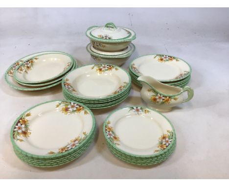 New Hall Hanley daffodil design mid century dinner service for six. Comprising dinner plates, breakfast plates, side plates, 