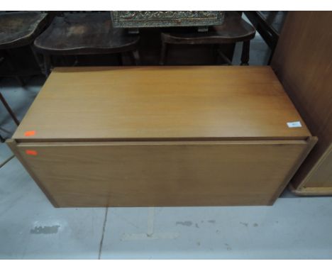 A vintage sapele bedding box